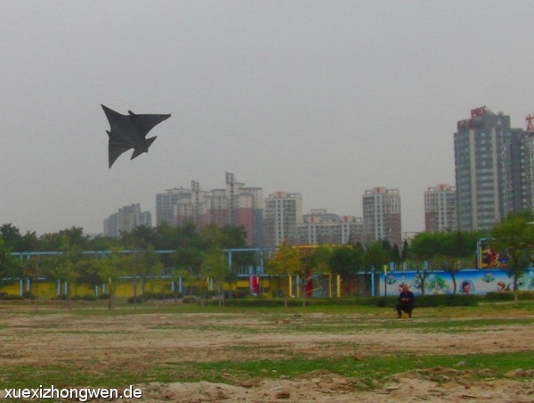 Düsenjäger Drache am Himmel Chinas